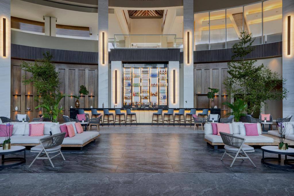 Breathless Punta Cana Resort & Spa: Bar/lounge