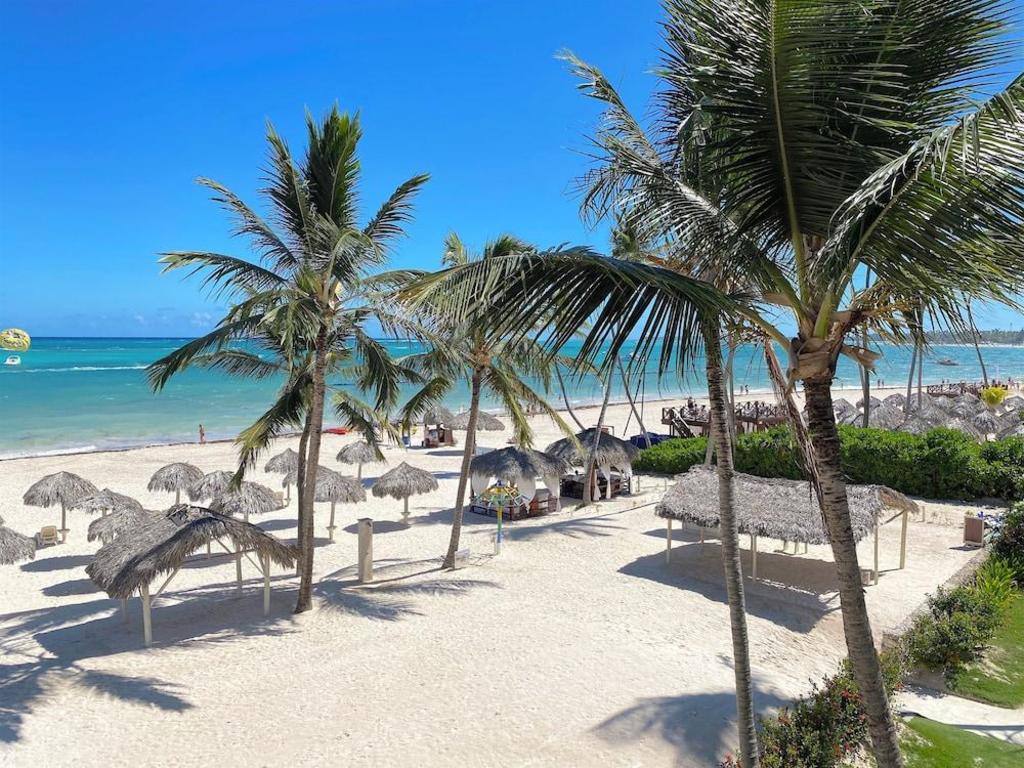 Ducassi Suites Beach Club & Spa Rooftop Pool: Facility photos