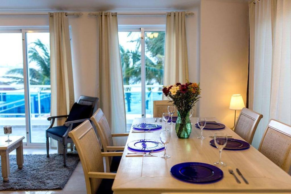 Green Coast Hotel: Dining