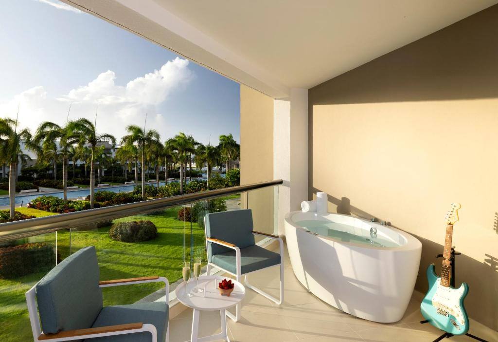 Hard Rock Hotel & Casino Punta Cana - All inclusive: Balcony/terrace