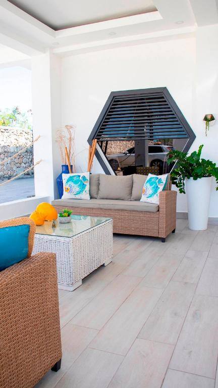 Hotel Capriccio Mare: Poolside bar