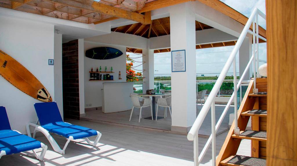 Hotel Capriccio Mare: Poolside bar