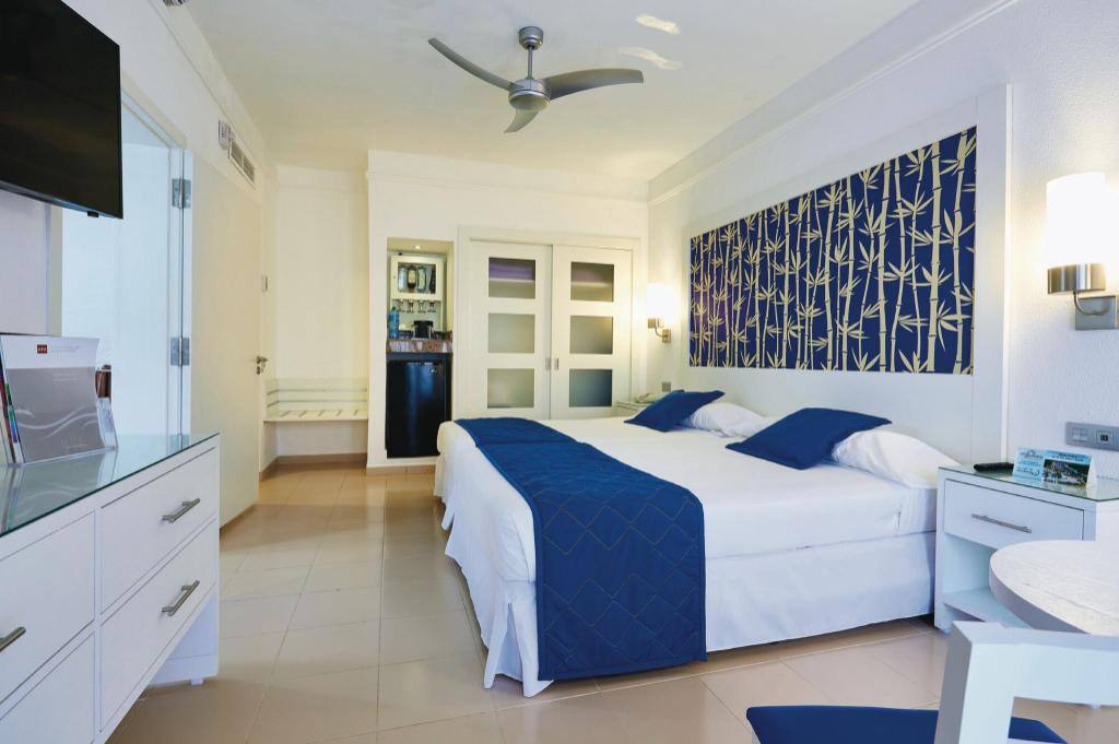 Hotel Riu Bambu: Room photos