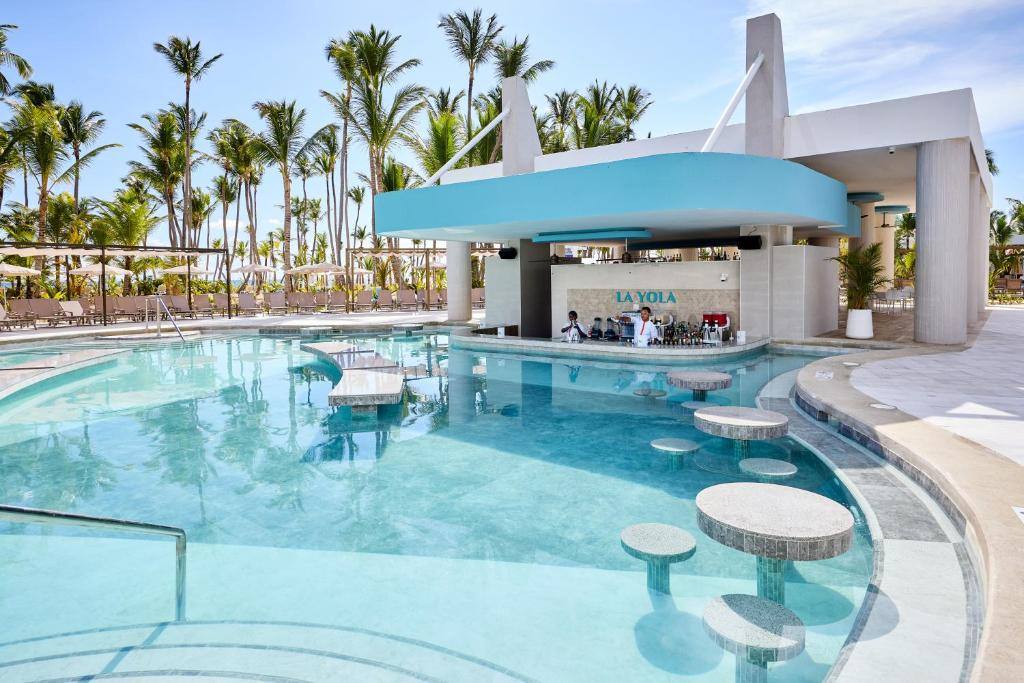 Hotel Riu Palace Bavaro: Swimming pool