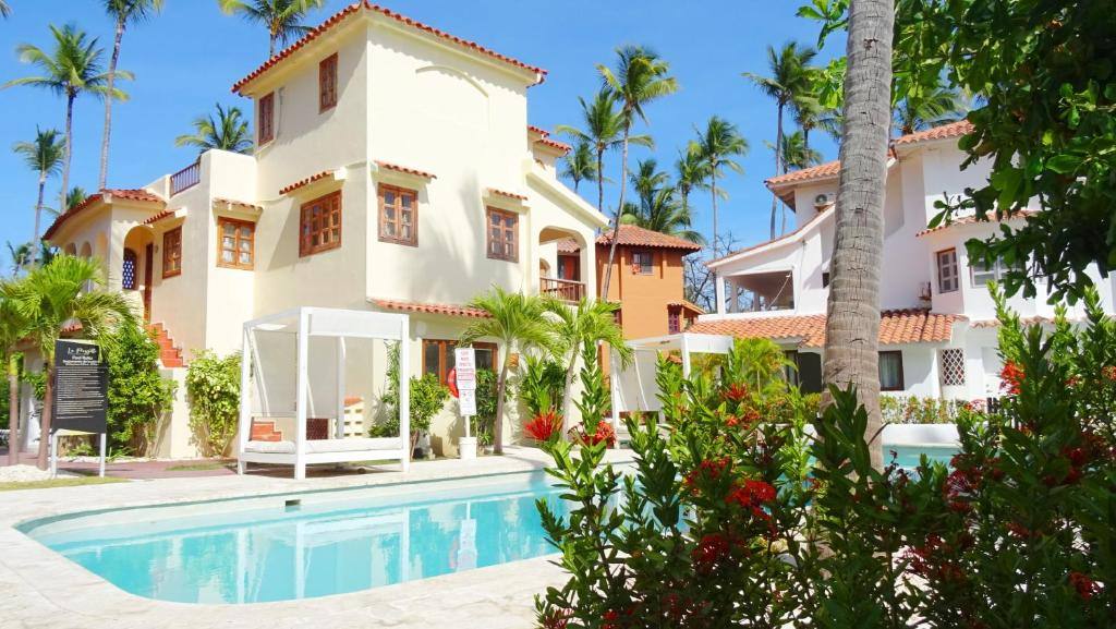 La Flor del Caribe: Swimming pool