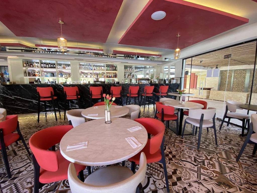Las Terrazas VIP Pool Beach Club & Spa: On-site dining