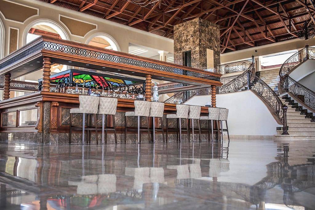 Majestic Colonial Punta Cana: Bar