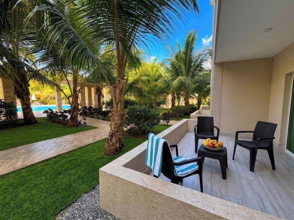 Playa Palmera Beach Resort: Property views