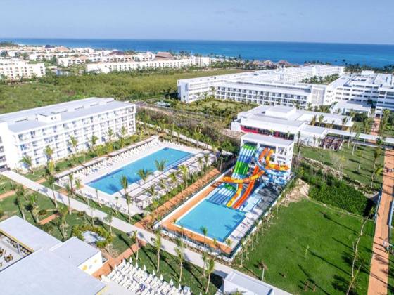 Riu Republica: Exterior view