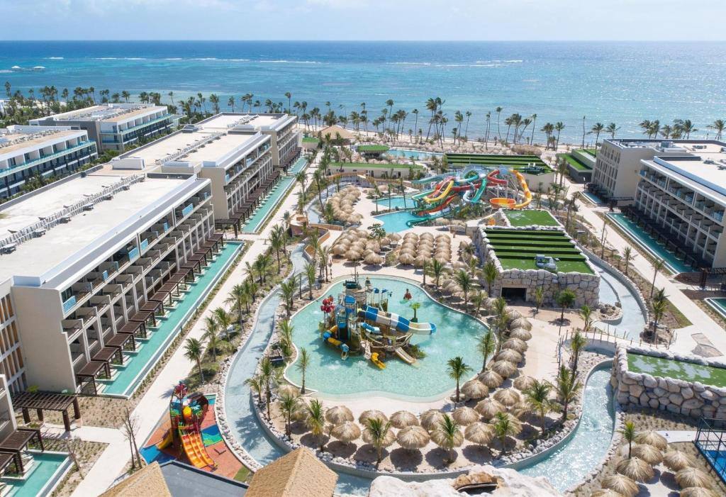 Serenade Caribe Club Family & Beach Resort: Exterior view