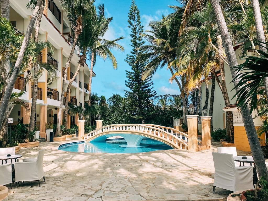 The MT Plaza Brisas Hotel: Swimming pool [outdoor]