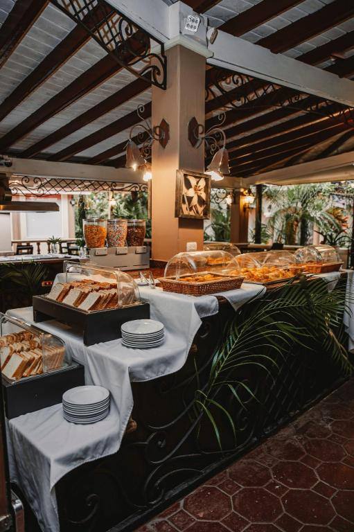 The MT Plaza Brisas Hotel: Dining
