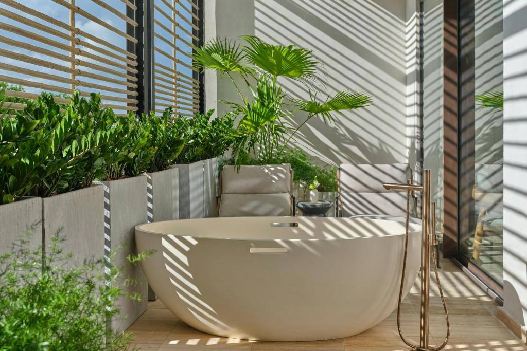 The St. Regis Cap Cana Resort: Bathroom