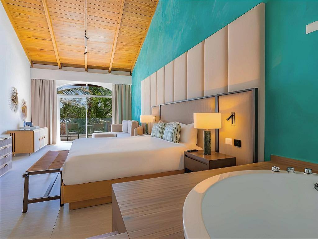 Tropical Deluxe Princess: Rooms