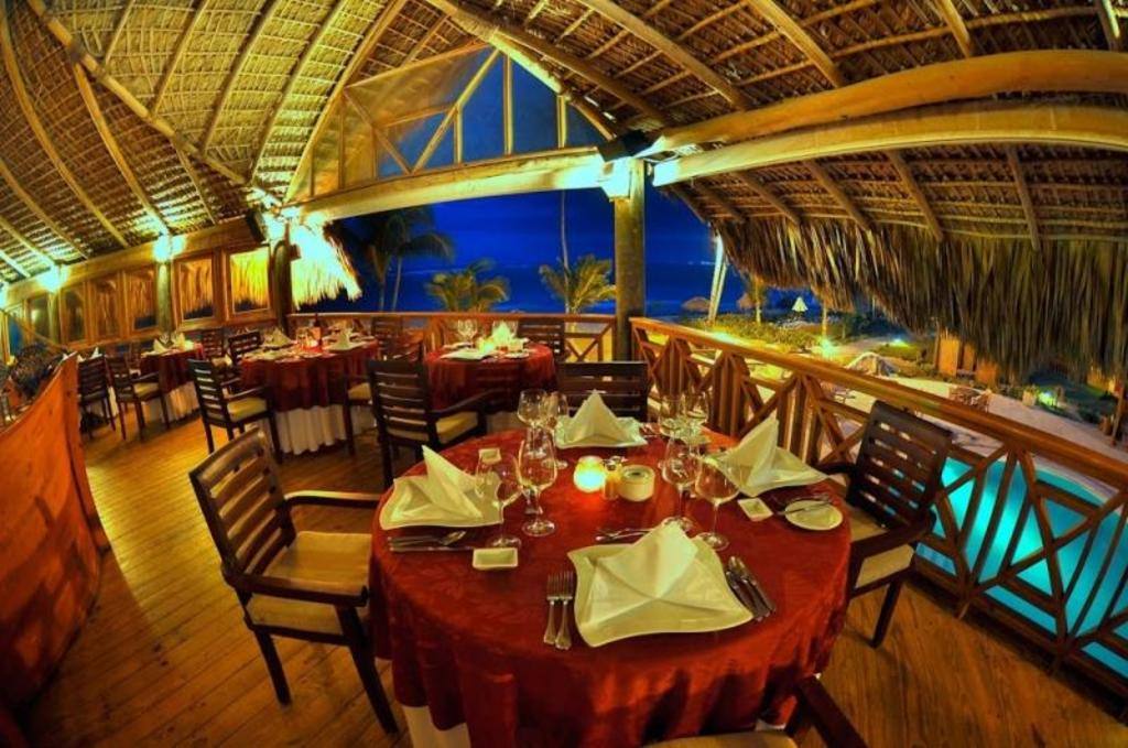 VIK Hotel Cayena Beach: On-site dining