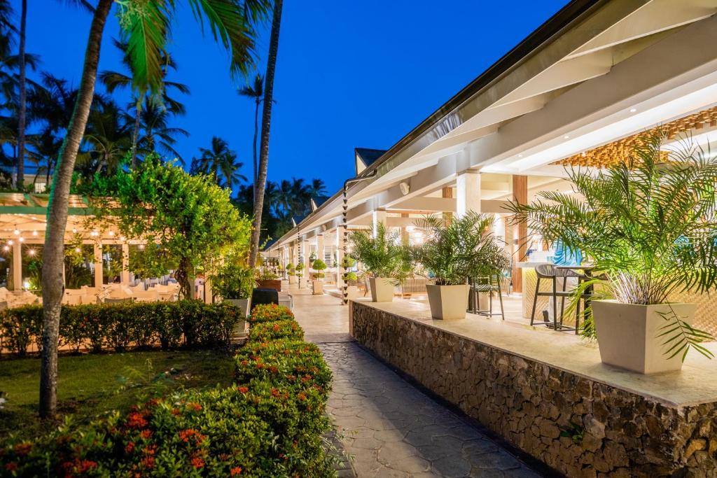 Vista Sol Punta Cana Beach Resort & Spa: Bar/lounge