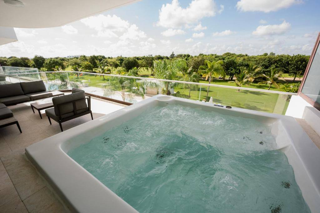 Xeliter Cana Rock Punta Cana: Hot tub