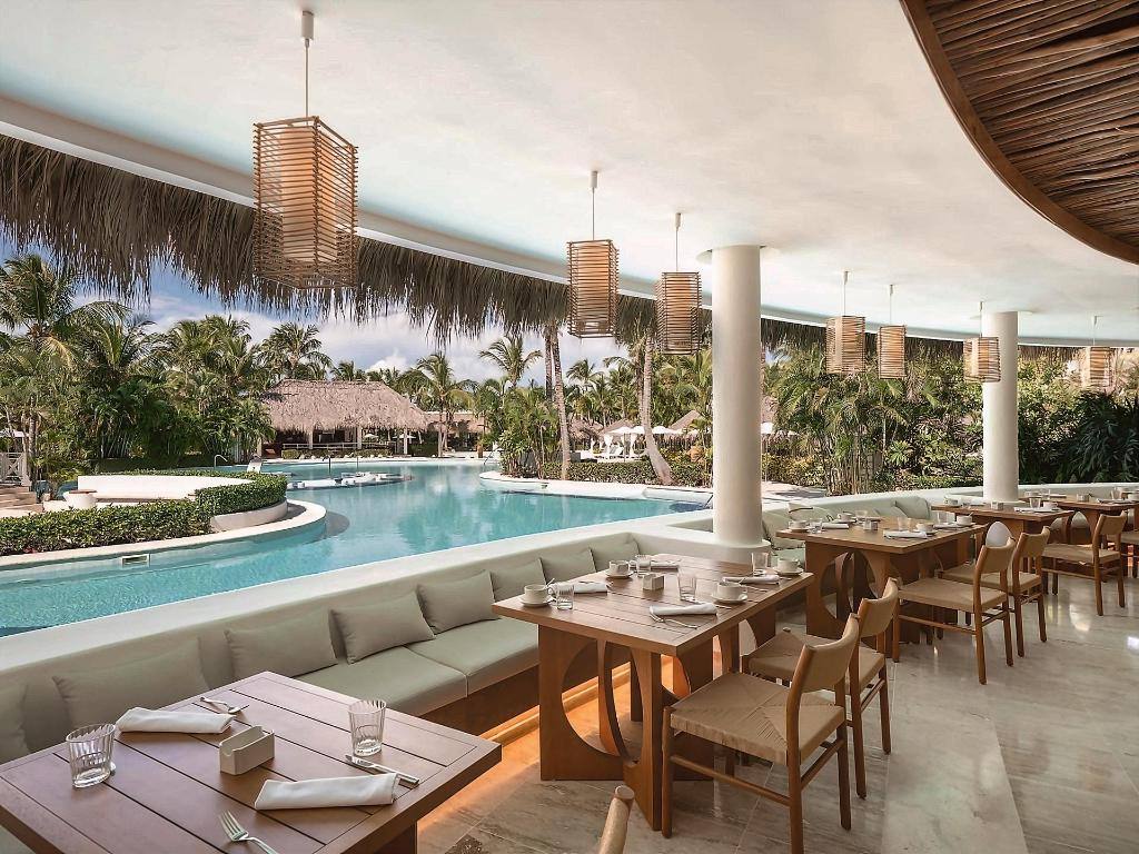 Zel Punta Cana: Poolside bar